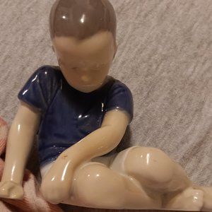 Vintage Bing & Grondahl Boy Sitting Figurine 1671, Copenhagen Porcelain